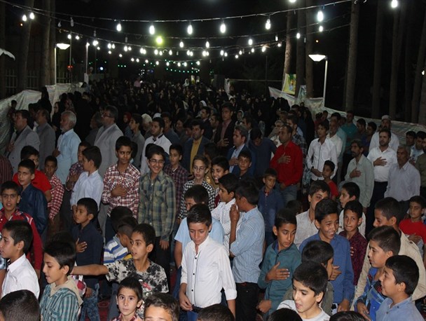 رشتخوار در شب میلاد یگانه منجی عالم بشریت غرق در نور و سرور شد+ تصاویر