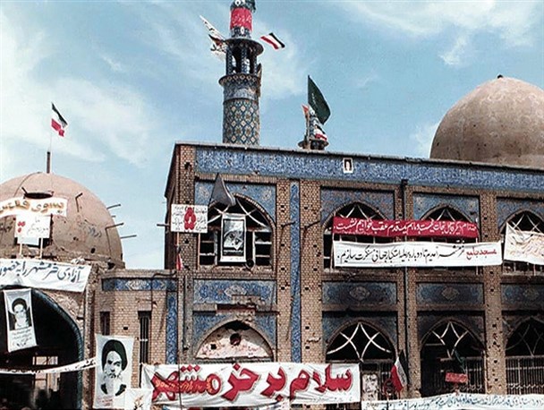 سلاح جوانان مؤمن و انقلابی «روشنگری» است/ فتح خرمشهر یکی از بارزترین جلوه‌های نصر الهی بود