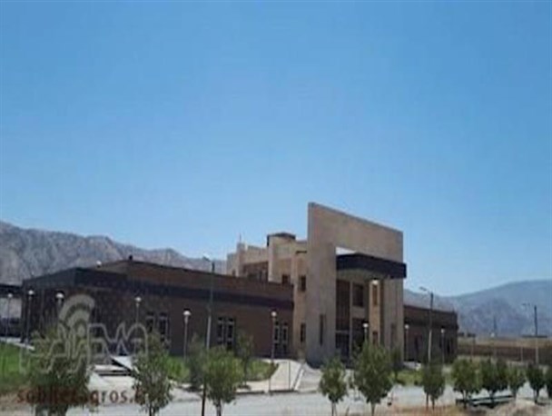 نشستن گرد و خاک بر چهره بیمارستان نوساز باشت+عکس