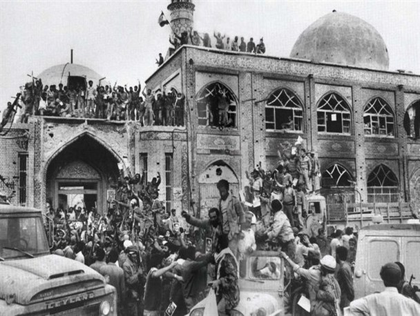 اولین کسی بودم که بعد از پیروزی خرمشهر جلوی مسجد جامع حضور یافتم/ اخلاص، رمز پیروزی رزمندگان بود
