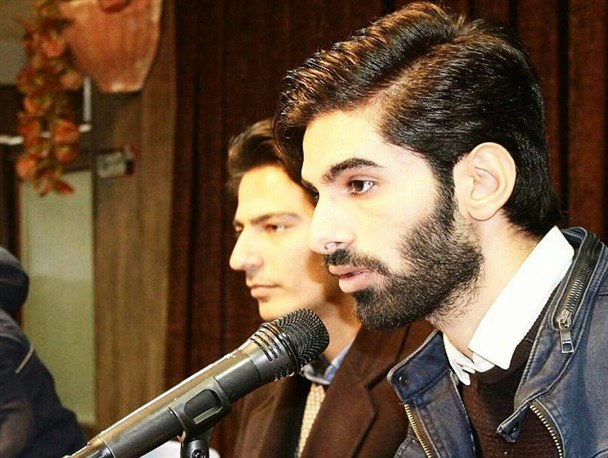مجموعه شعرم را تقدیم رهبرانقلاب کردم/ رباعی که مورد استقبال رهبری قرار گرفت