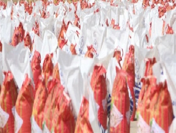 ۲۰۰ بسته معیشتی به کارگران خرم آباد اهدا شد