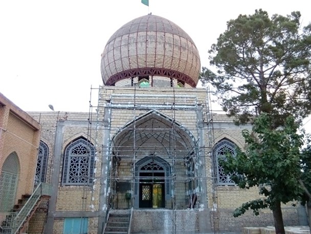 سنگ کاری سالن امامزاده اسماعیل(ع) اردستان پایان یافت