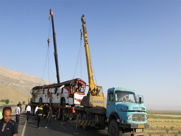 واژگونی اتوبوس در محور سروستان-شیراز