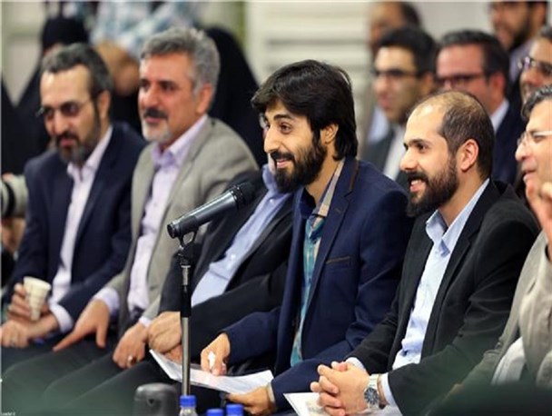 شعرخوانی در محضر رهبر، شب قدر شعر ایران است/ بدین‌سان زندگی کردم، بدین‌سان زنده می‌مانم