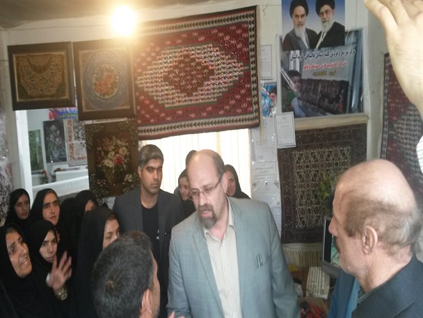 دیدار فرماندار اسلام آبادغرب با جمعی از قالیبافان شهرستان