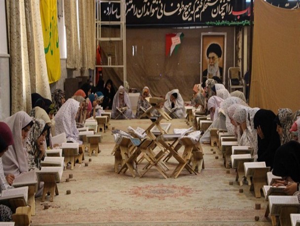اعتکاف دانش آموزان کاشان و هدایای مادی و معنوی آن/ تصاویر