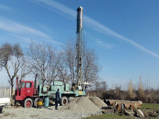 حفر چاه جدید با هزینه ای بالغ بر 6 میلیارد ریال اعتبار در اردستان/ تعویض 2500 متر خط انتقال آب و 754 کنتور برای کاهش پرت آب