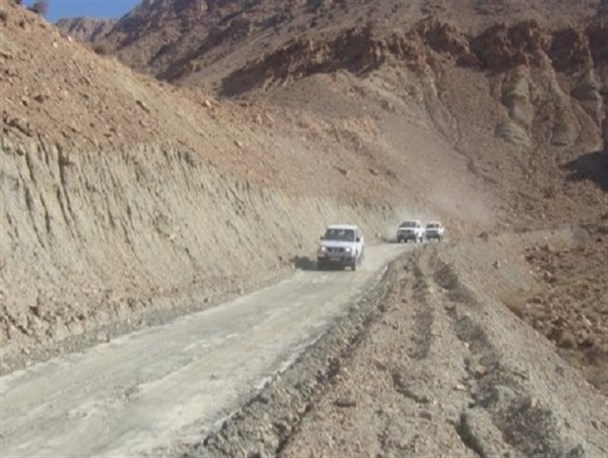 بی مهری دولت به جنوب شرق کشور همچنان ادامه دارد/ یک دهه انتظار برای آسفالت تنها راه اتصال 20 روستا