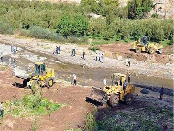 ۲۴۹ هکتار از اراضی بستر رودخانه‌های لرستان رفع تصرف شد