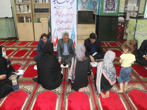 بررسی مشکلات 40 خانواده زندانی در دیدار مدیر کل زندان های استان البرز