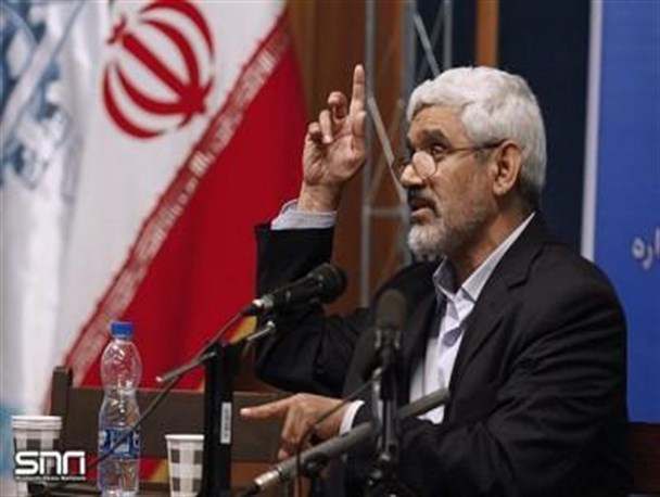 روشنفکر نماهای تهران نشین به دنبال تحریف امام و آموزش اسلام رحمانی هستند