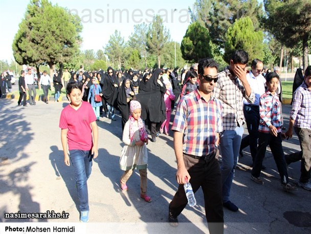 گزارش تصویری/ همایش بزرگ پیاده روی خانوادگی در سرخس