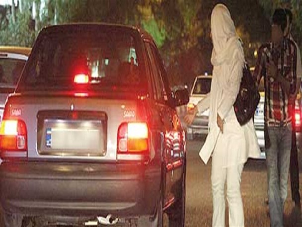 برخی به دنبال وجاهت بخشیدن به رفتار زنان خیابانی اند