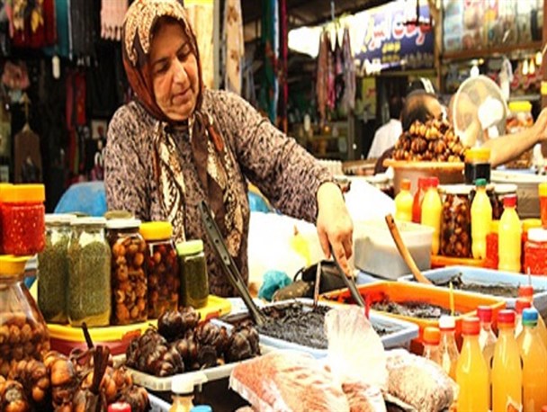 ترشی بنداز پول بردار!/ درآمد میلیونی کارافرین زاهدانی از فروش ترشی
