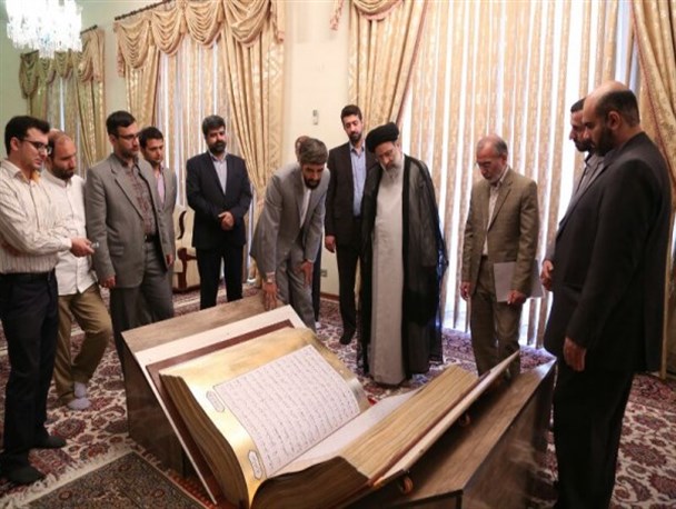 هدیه ام به مقام معظم رهبری در آستان قدس جای گرفت/ نخواستم دغدغه رهبر انقلاب بر زمین بماند