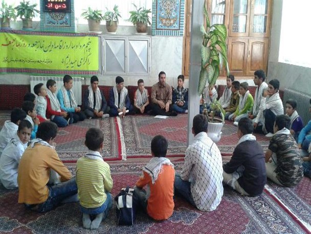 بسیجیان کوثری پول تو جیبی خود را به مدافعان حرم اهدا کردند