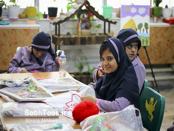 «همدم» جهانی که در چارچوب بازوان پرستاران معنا می شود