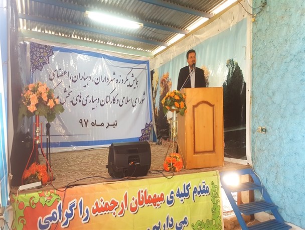 دشمن از کم کاری،کوتاهی و سوء تدبیر ما بهره برداری می کند