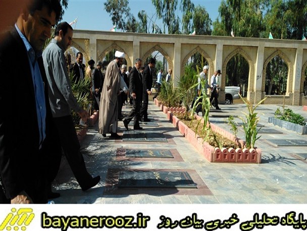 گلزار شهدای شهرستان پلدختر غبار روبی و عطرافشانی شد+عکس
