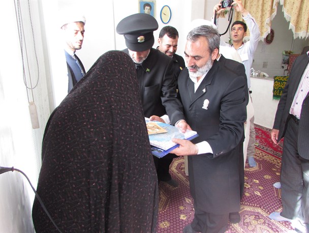 حضور خادمان حرم رضوی در فاروج+ تصاویر