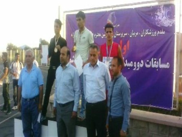 کسب مقام سوم دونده عباس‌آبادی در مسابقات دو و میدانی قهرمانی نوجوانان کشور +عکس