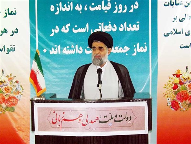 هم از نظر دینی و هم از نظر سازمانی خدمت به مردم در راس امور است