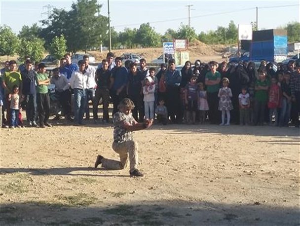 معرکه گیری پیرمرد،برای یک لقمه نان