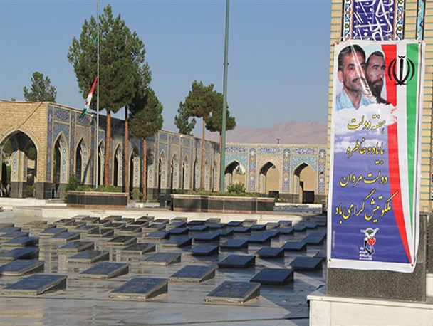 آغاز هفته دولت در دامغان با ادای احترام به مقام شهدا به روایت تصویر