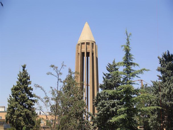 آرامگاه حکیم هزاره‌ها در قلب هگمتانه