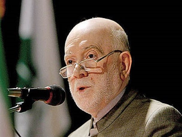 اگر دشمن بداند که با یک هفته بمباران شبانه‌روزی می‌تواند نظام اسلامی را درهم بکوبد، حتی یک‌لحظه درنگ نمی‌کند/ تا به امروز دستاوردهای برجام برای ما روی کاغذ باقی‌مانده است