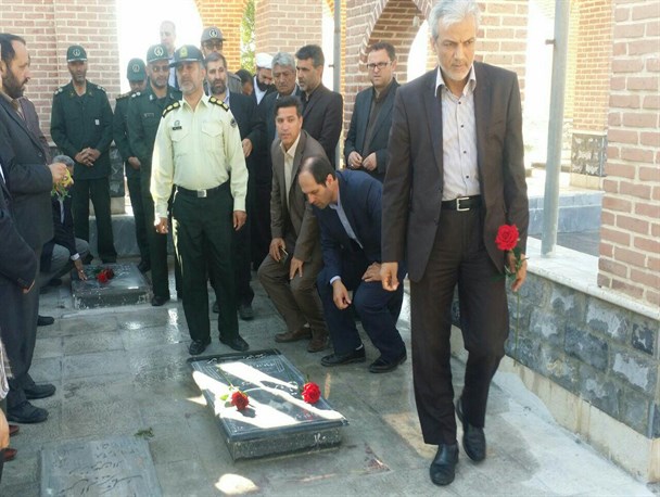 مزار شهدای شهر نیر غبارروبی و عطر‌افشانی شد