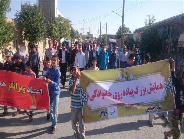 برگزاری همایش پیاده‌روی خانوادگی در خنجین + عکس