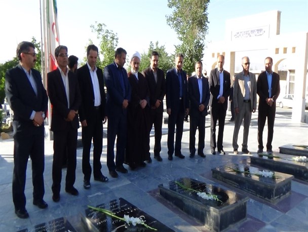 مراسم زیارت عاشورا و تجدید میثاقِ مسئولان با شهدا در فریدن برگزارشد/ تصاویر