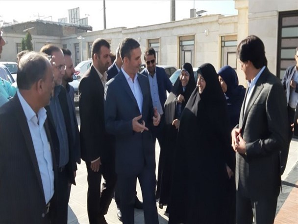 معاون رئیس‌جمهوری در امور زنان و خانواده وارد اراک شد