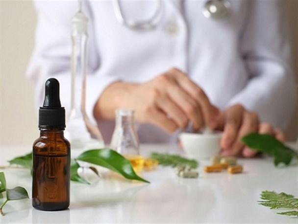 طب سنتی اثر بخشی داروهای طب رایج را بیشتر می‌کند/ طب رایج و طب سنتی هیچ تقابلی باهم ندارند