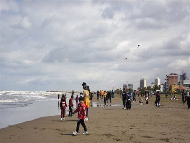 کادر درمان سرشیفت کاری پیر شدند و مردم کرونا را جدی نگرفتند/ سفر روی موج کووید۱۹؛ قمار بر مدار مرگ