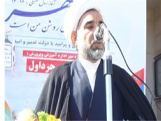 تعلیم و تربیت صحیح در سایه علم همراه با عمل نیک حاصل می شود