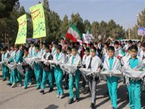صبحگاه مشترک آموزش و پرورش و بسیج دانش آموزی در هوراند برگزار شد