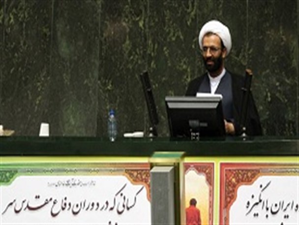 متاسفانه مدیر ارشد استان به علت کهولت سن توسط دیگران مدیریت می‌شود