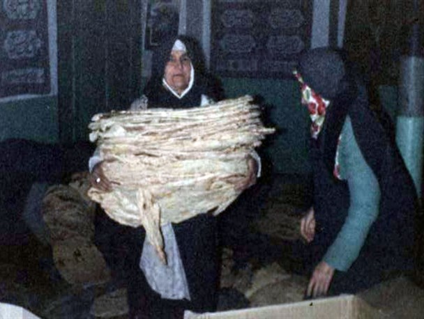چه کسی نان سفره رزمنده ها را می پخت+عکس