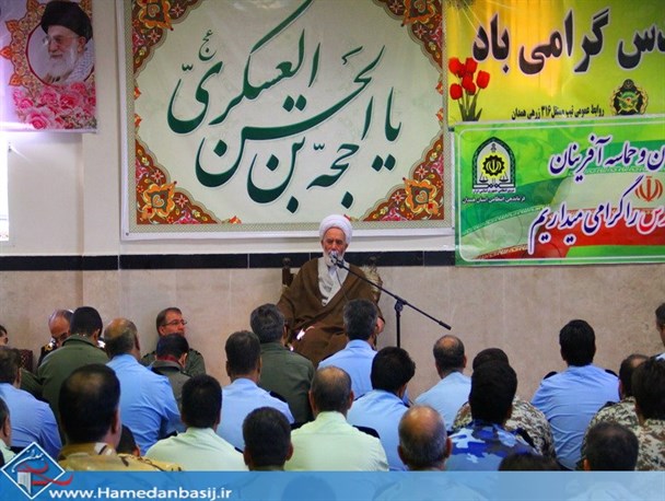 دیدار نیروهای مسلح مستقر در استان با نماینده محترم ولی فقیه در همدان+تصاویر
