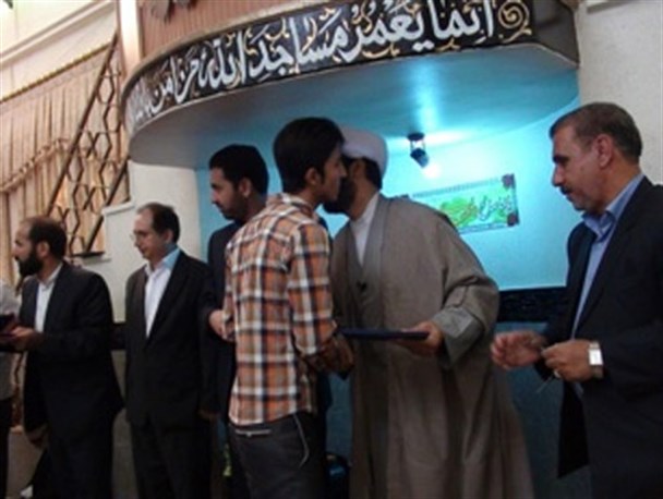 تجلیل از دانش آموزان برتر شهرستان سنقر در آزمون سراسری 93