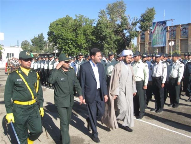 صبحگاه مشترک نیروهای نظامی و انتظامی در شهرستان سنقر
