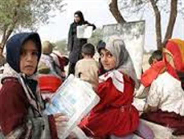 کمک 670 میلیون ریالی خیرین میاندوآبی به دانش آموزان نیازمند