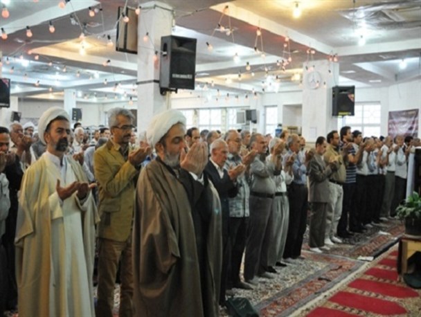 تصاویر اقامه نماز عید قربان در محلات