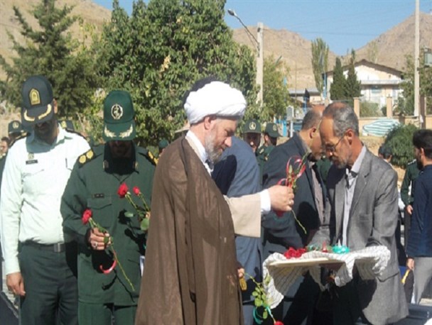 گلزار شهدای تویسرکان غبارروبی وعطرافشانی شد+تصاویر