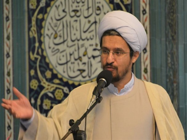 خانه خدا جای کف و سوت زدن نیست/به آقایان تذکر می دهم که دیگر این کار را تکرار نکنند/ برای حاضرین متأسفم