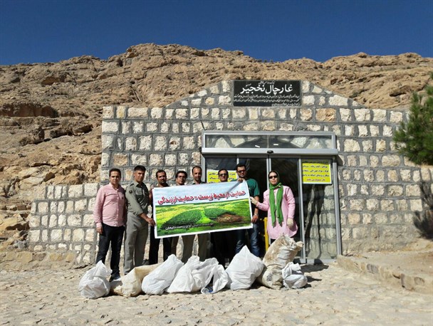 پاک سازی غار نخجیر شهرستان دلیجان+عکس
