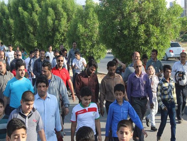 گزارش تصویری/ برگزاری پیاده روی خانوادگی در گناوه